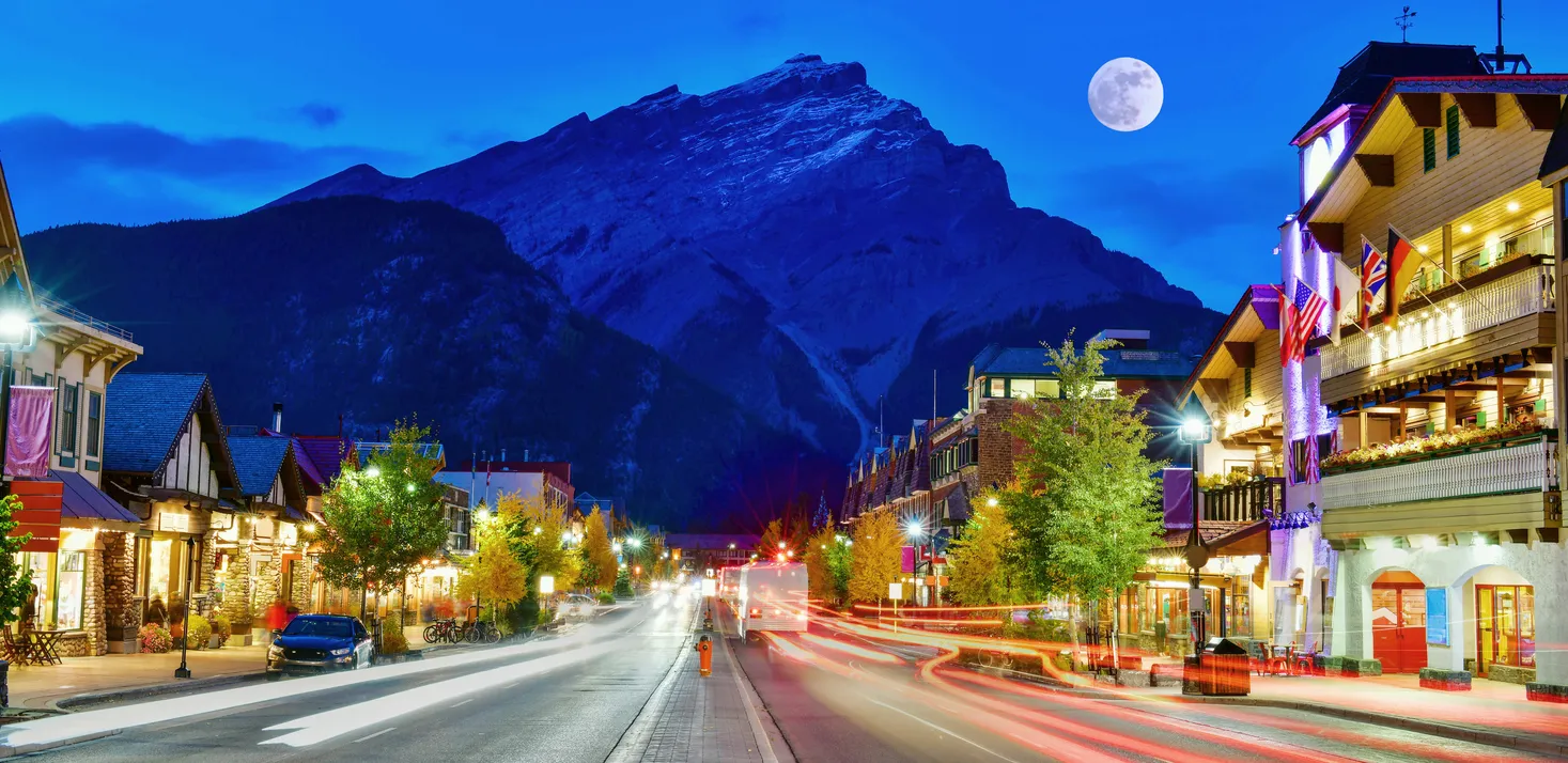 Le village de Banff en Alberta © iStock / MJ_Prototype