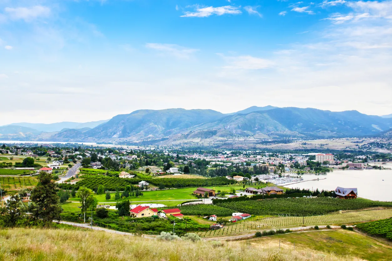 Vue aérienne des environs de Kelowna, vallée de l'Okanagana
© iStock/ronniechua