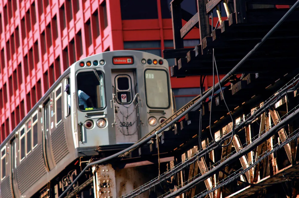 Le métro aérien (El) qui circule autour des gratte-ciel du Loop | © iStockphoto.com/chicagophoto
