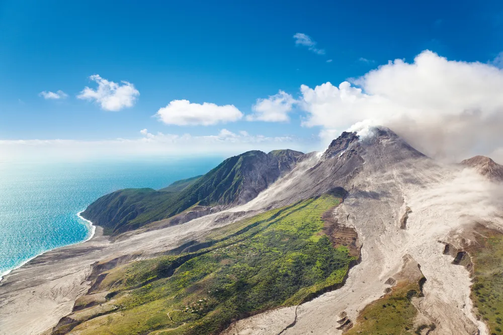 Le volcan de la Soufrière. 
Crédit:	©iStockphoto.com/MichaelUtech