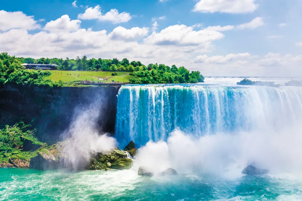 Le Niagara Falls State Park, du côté américain des chutes. 
©iStockphoto.com/David Sucsy 