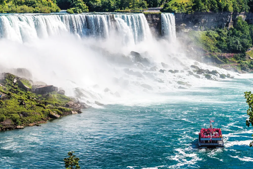 Voyage to the Falls.©iStockphoto/runningguy