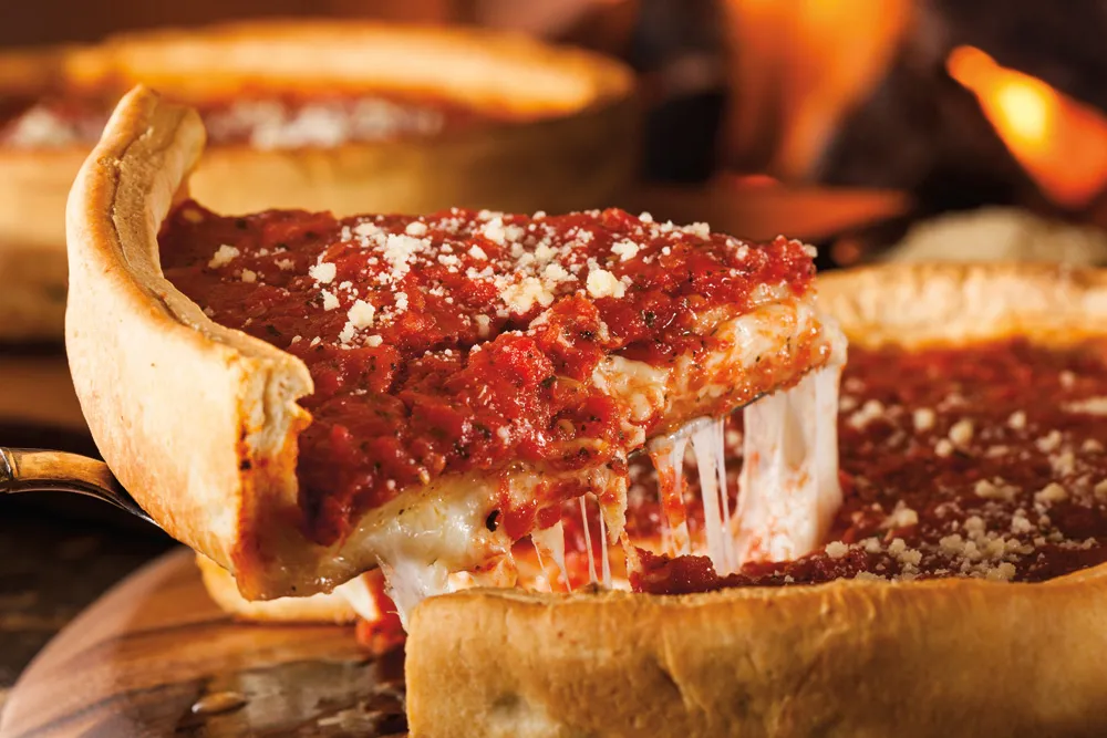 Deep-dish pizza | © iStockphoto.com/bhofack2