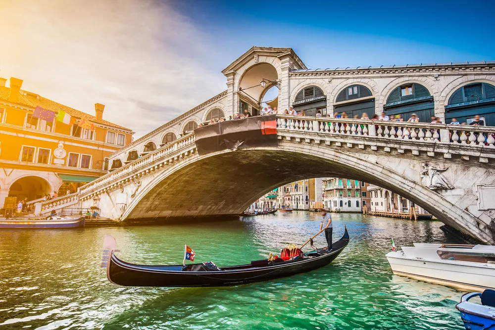 Ponte di Rialto, Venise. | © iStockphoto.com/bluejayphoto
