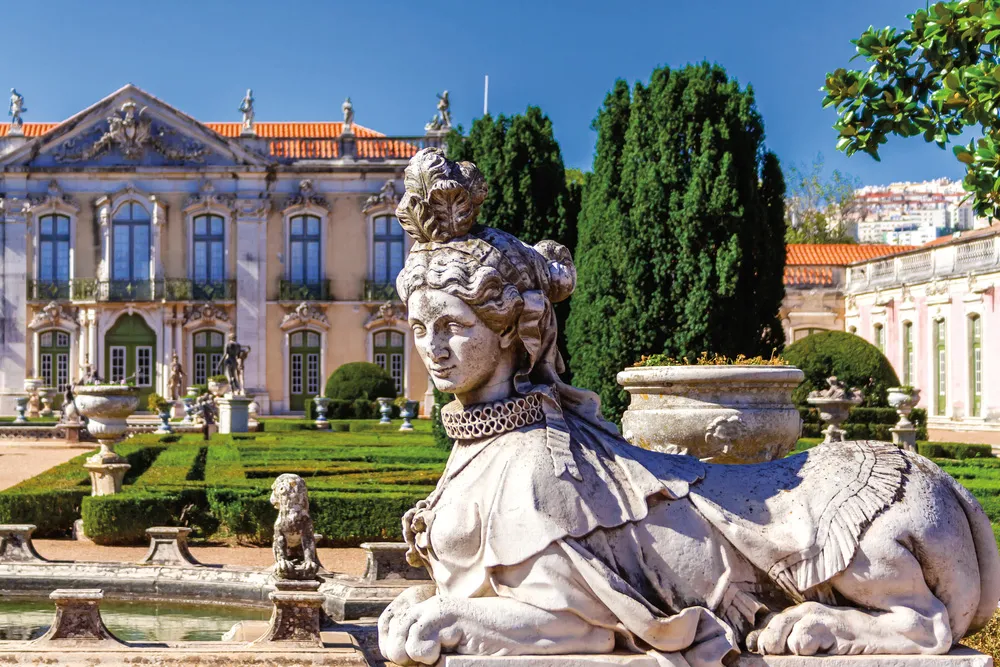 Le Palácio Nacional e Jardins de Queluz. | © Shutterstock.com/StockPhotosArt